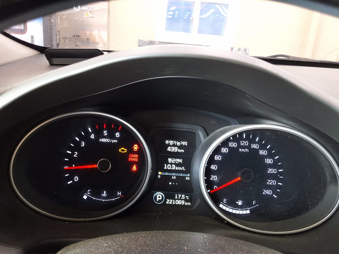 KIA THE NEW SPORTAGE R DIESEL R2.0 2WD PRESTIGE 2015 - zdjęcie 10