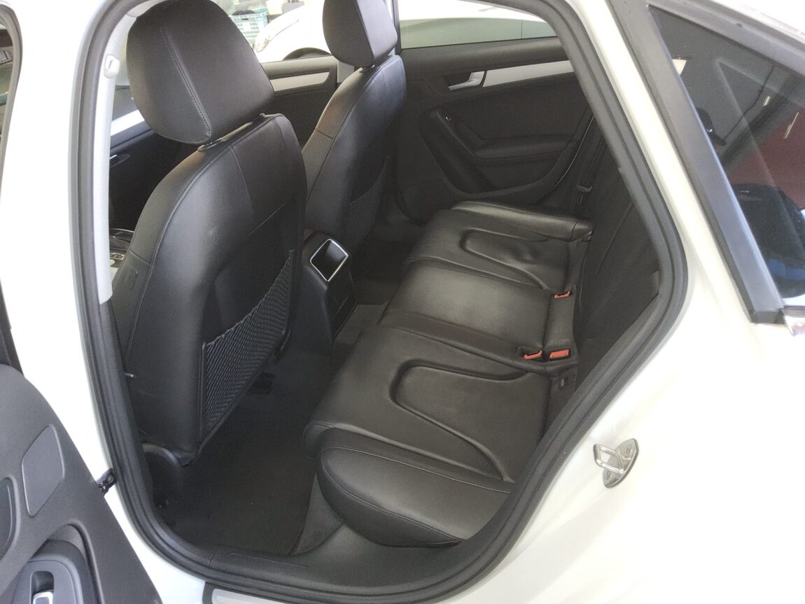 AUDI A4 (4TH GEN) 30 TDI DYNAMIC 2015 - zdjęcie 12