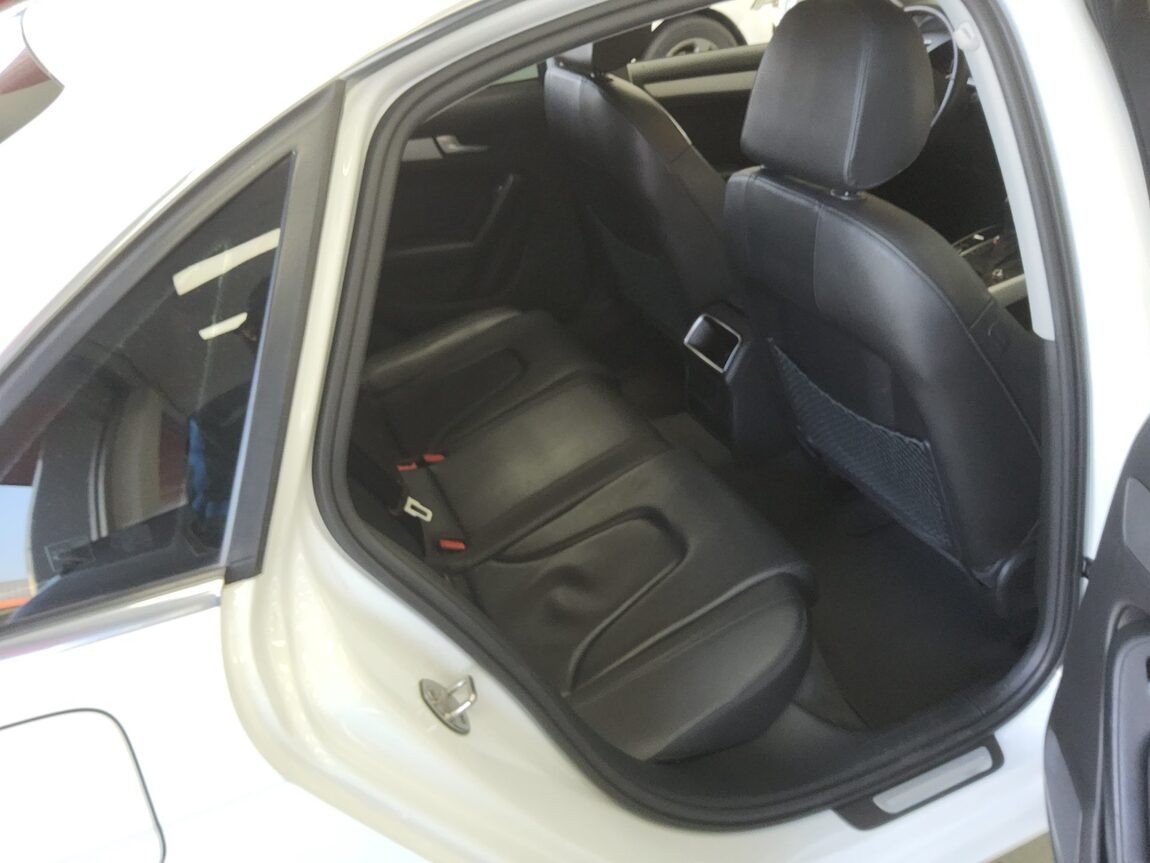 AUDI A4 (4TH GEN) 30 TDI DYNAMIC 2015 - zdjęcie 13