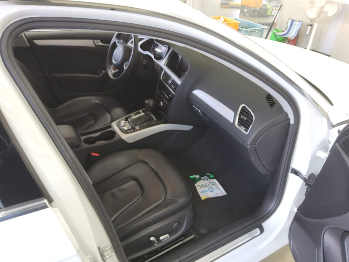 AUDI A4 (4TH GEN) 30 TDI DYNAMIC 2015 - zdjęcie 14