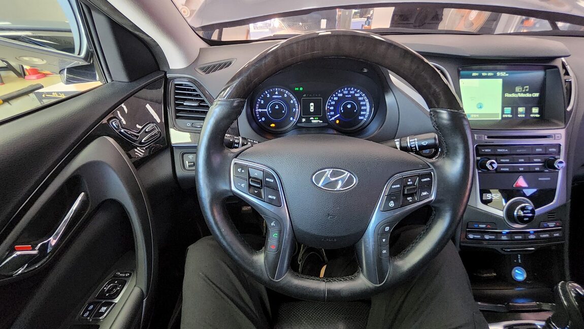 HYUNDAI GRANDEUR HG HG 300 PREMIUM 2016 - zdjęcie 17