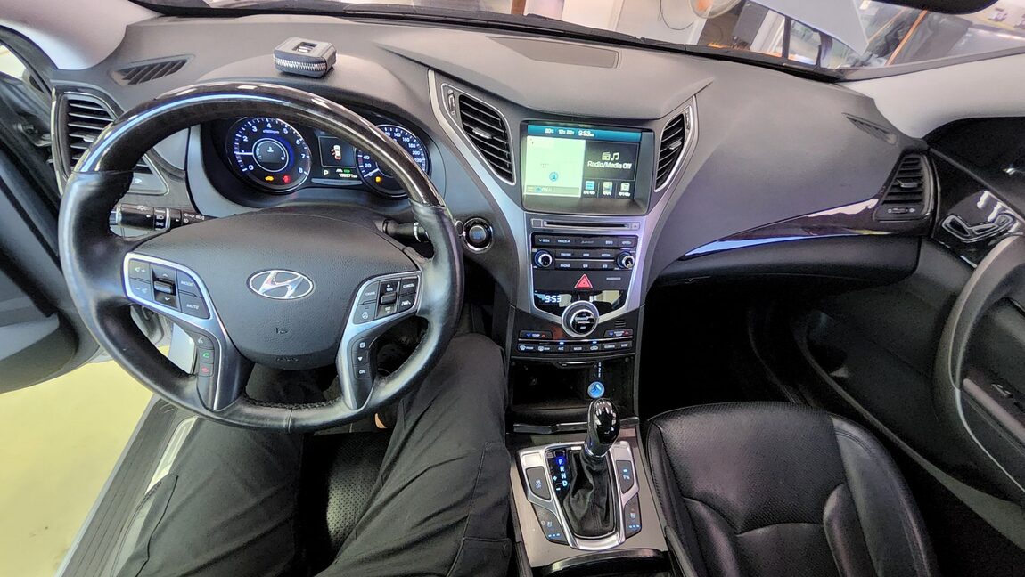 HYUNDAI GRANDEUR HG HG 300 PREMIUM 2016 - zdjęcie 11