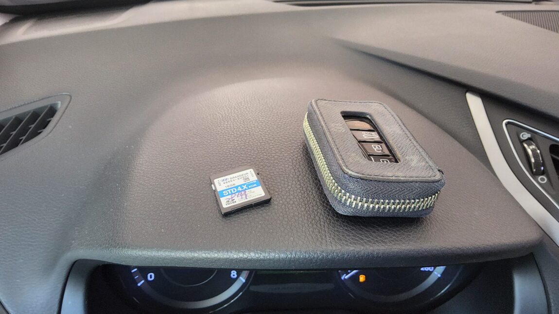 HYUNDAI GRANDEUR HG HG 300 PREMIUM 2016 - zdjęcie 22