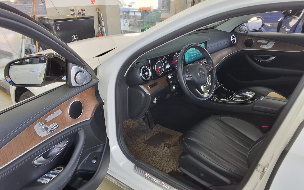 MERCEDES-BENZ E-CLASS (5TH GEN) E220d 4MATIC EXCLUSIVE 2017 - zdjęcie 10