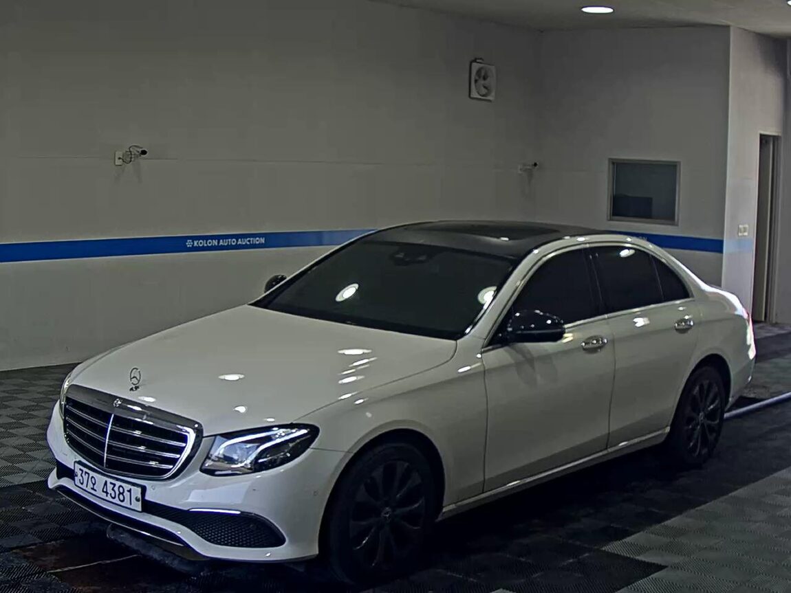 MERCEDES-BENZ E-CLASS (5TH GEN) E220d 4MATIC EXCLUSIVE 2017 - zdjęcie 2
