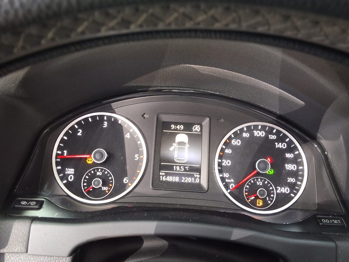 VOLKSWAGEN TIGUAN 2.0 TDI BLUEMOTION PREMIUM 2015 - zdjęcie 10