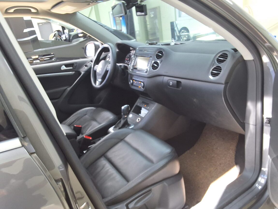 VOLKSWAGEN TIGUAN 2.0 TDI BLUEMOTION PREMIUM 2015 - zdjęcie 15