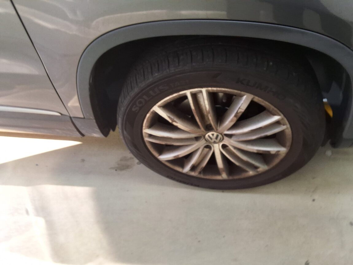 VOLKSWAGEN TIGUAN 2.0 TDI BLUEMOTION PREMIUM 2015 - zdjęcie 21
