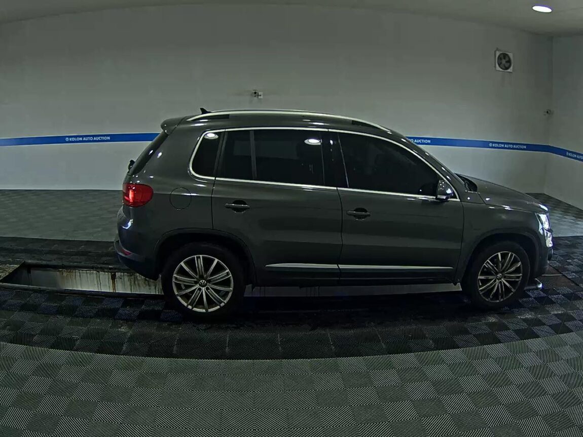 VOLKSWAGEN TIGUAN 2.0 TDI BLUEMOTION PREMIUM 2015 - zdjęcie 4