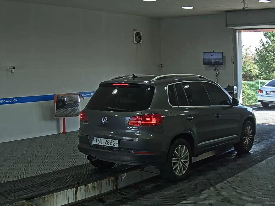 VOLKSWAGEN TIGUAN 2.0 TDI BLUEMOTION PREMIUM 2015 - zdjęcie 5