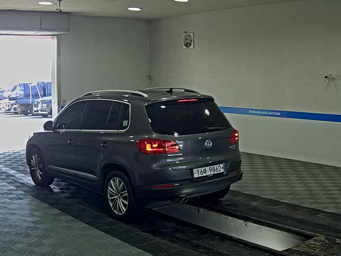 VOLKSWAGEN TIGUAN 2.0 TDI BLUEMOTION PREMIUM 2015 - zdjęcie 6