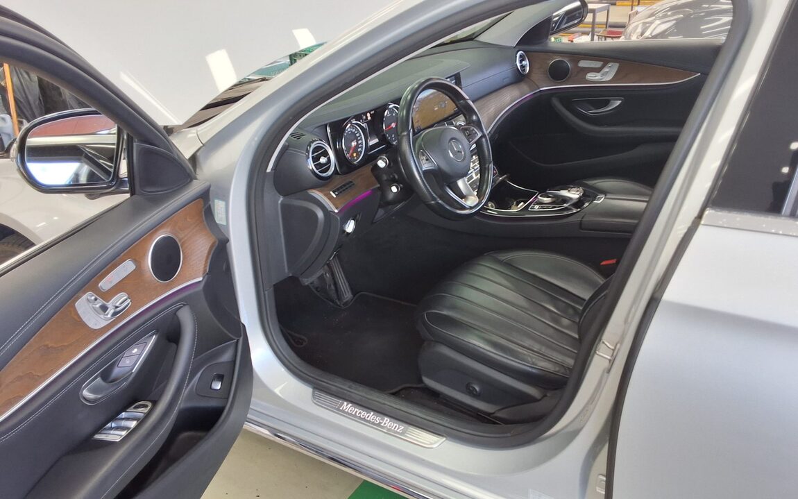 MERCEDES-BENZ E-CLASS (5TH GEN) E220d EXCLUSIVE 2017 - zdjęcie 10