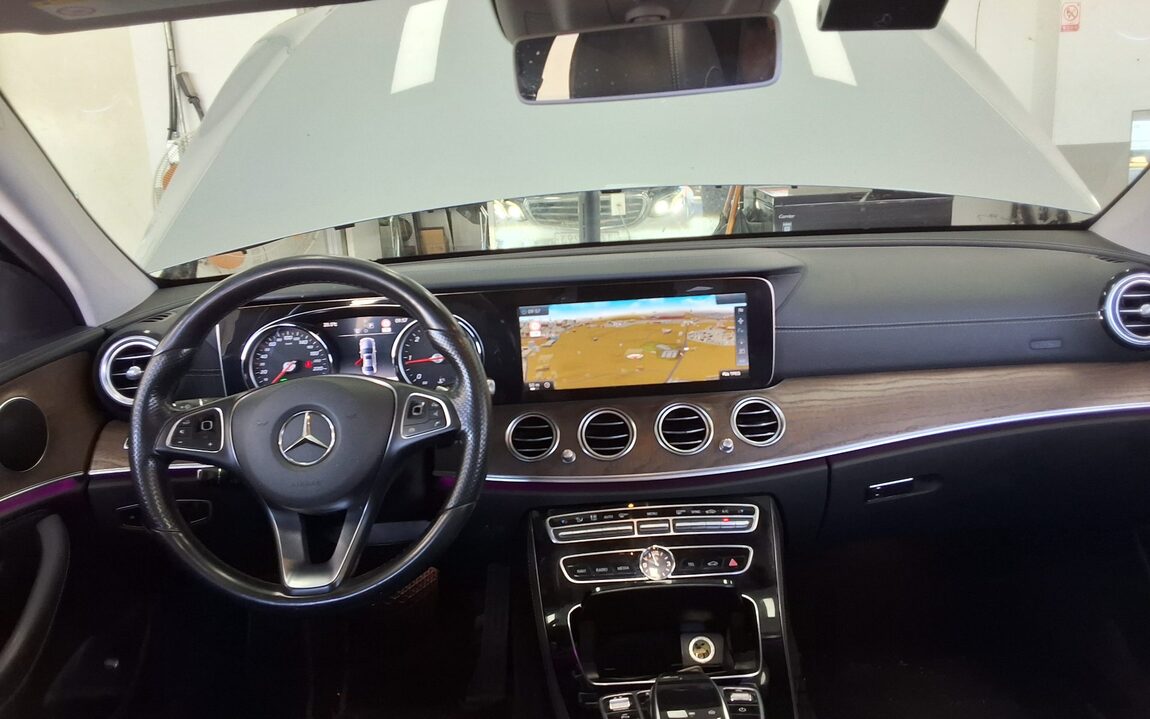 MERCEDES-BENZ E-CLASS (5TH GEN) E220d EXCLUSIVE 2017 - zdjęcie 11