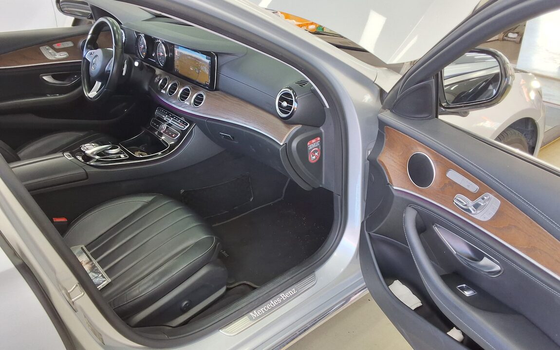 MERCEDES-BENZ E-CLASS (5TH GEN) E220d EXCLUSIVE 2017 - zdjęcie 14