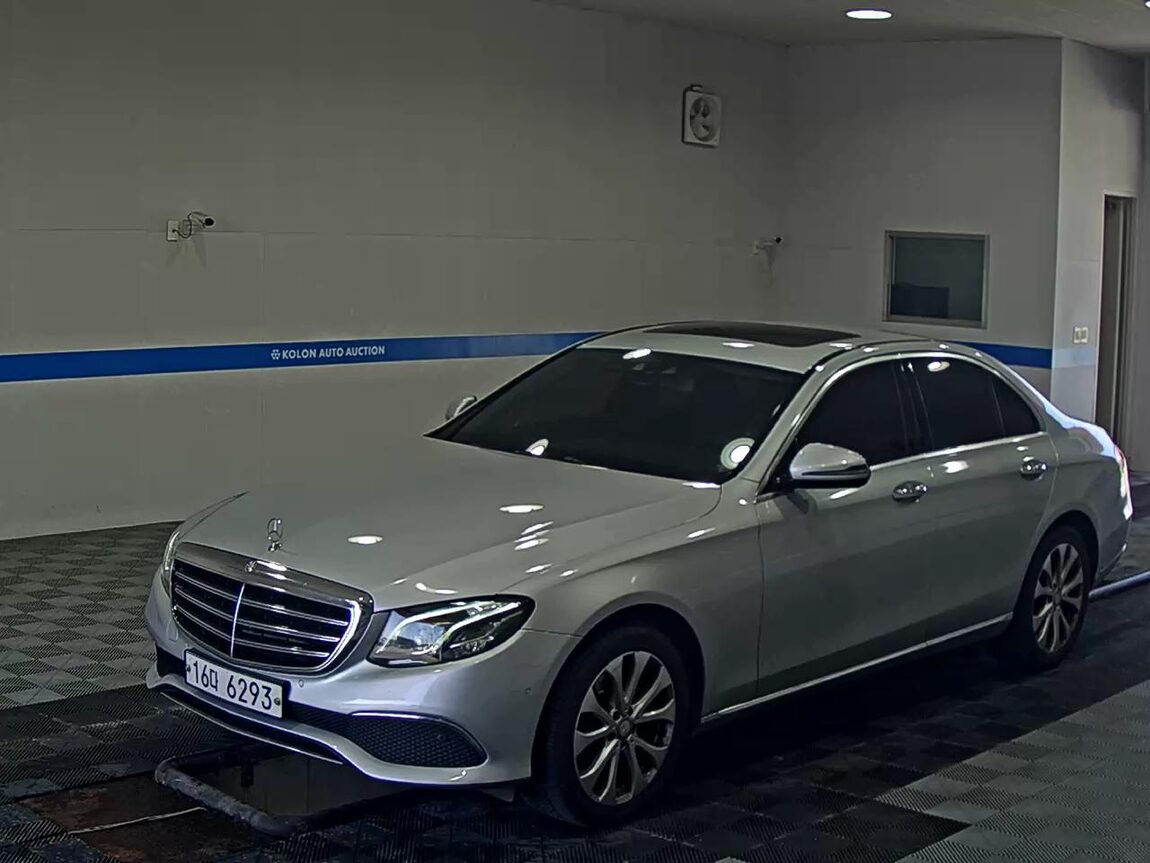 MERCEDES-BENZ E-CLASS (5TH GEN) E220d EXCLUSIVE 2017 - zdjęcie 2
