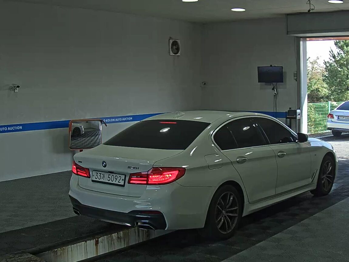 BMW 5 SERIES (7TH GEN) 530i xDRIVE M SPORT PACK PLUS 2018 - zdjęcie 5