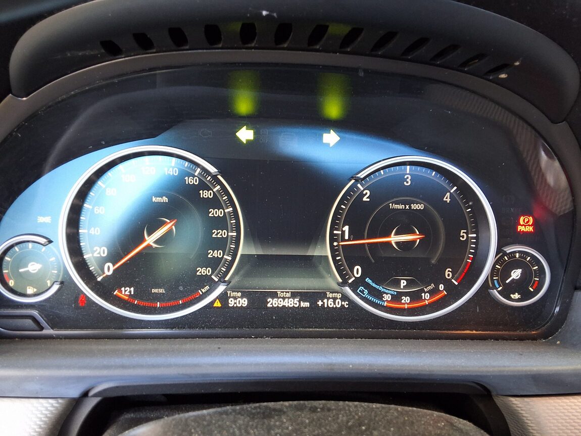 BMW 5 SERIES (6TH GEN) 520d M SPORT 2013 - zdjęcie 9