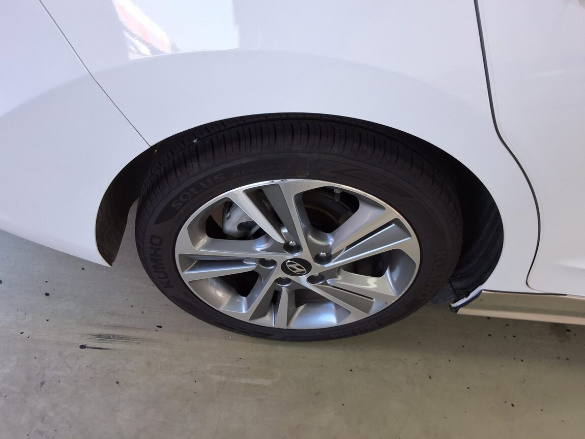 HYUNDAI AVANTE AD 1.6 GDi PREMIUM 2018 - zdjęcie 24
