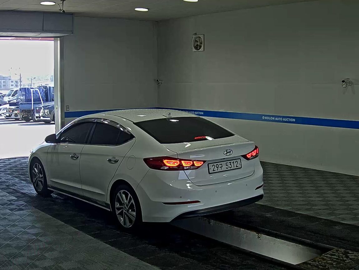 HYUNDAI AVANTE AD 1.6 GDi PREMIUM 2018 - zdjęcie 6