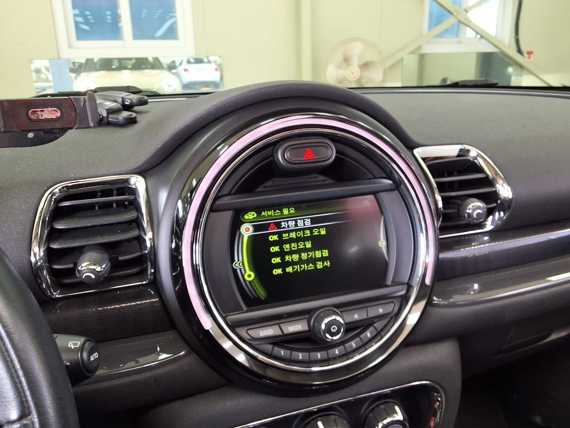 MINI CLUBMAN (2ND GEN) 1.5 2018 - zdjęcie 25