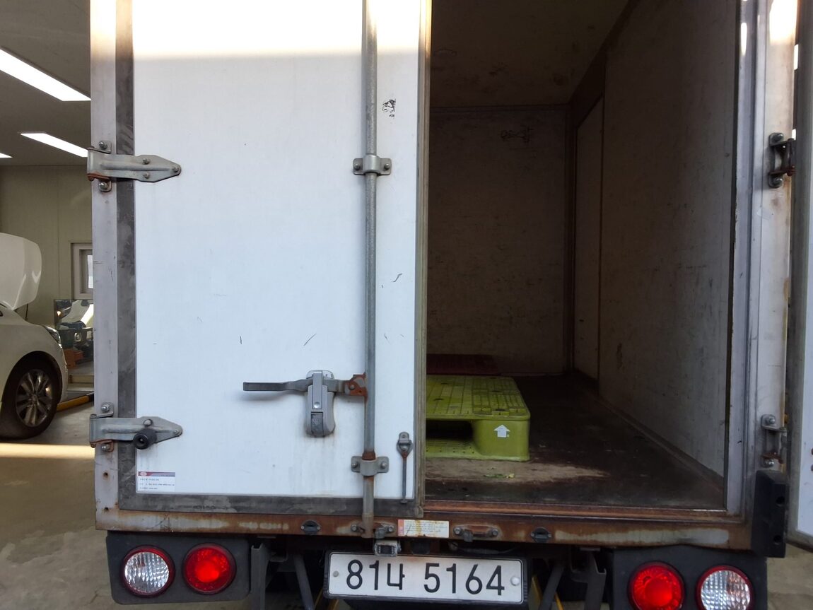 KIA BONGO III CARGO BUILT-IN BOX TRUCK 1 TON KING CAB 2018 - zdjęcie 13