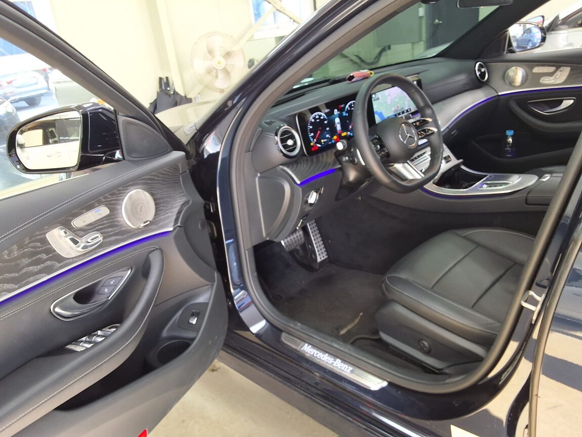 MERCEDES-BENZ E-CLASS (5TH GEN) E350 4MATIC AMG LINE 2022 - zdjęcie 11