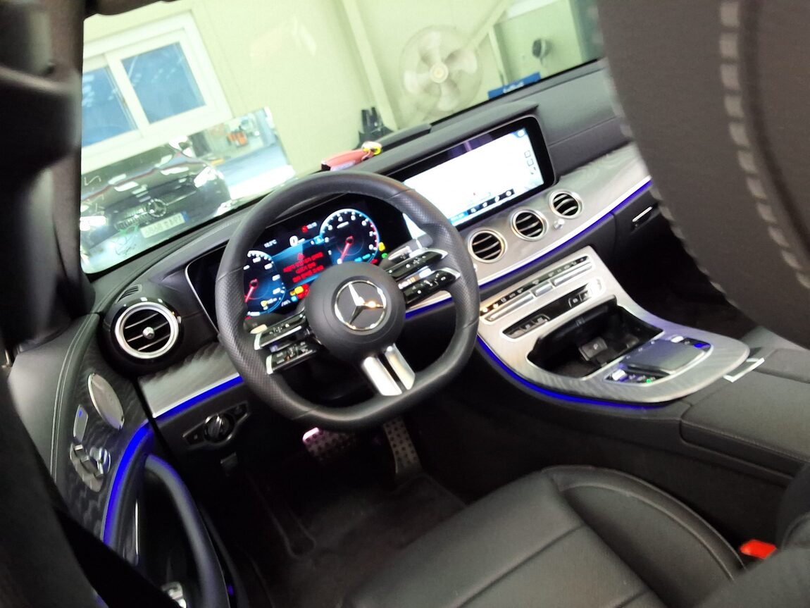 MERCEDES-BENZ E-CLASS (5TH GEN) E350 4MATIC AMG LINE 2022 - zdjęcie 12