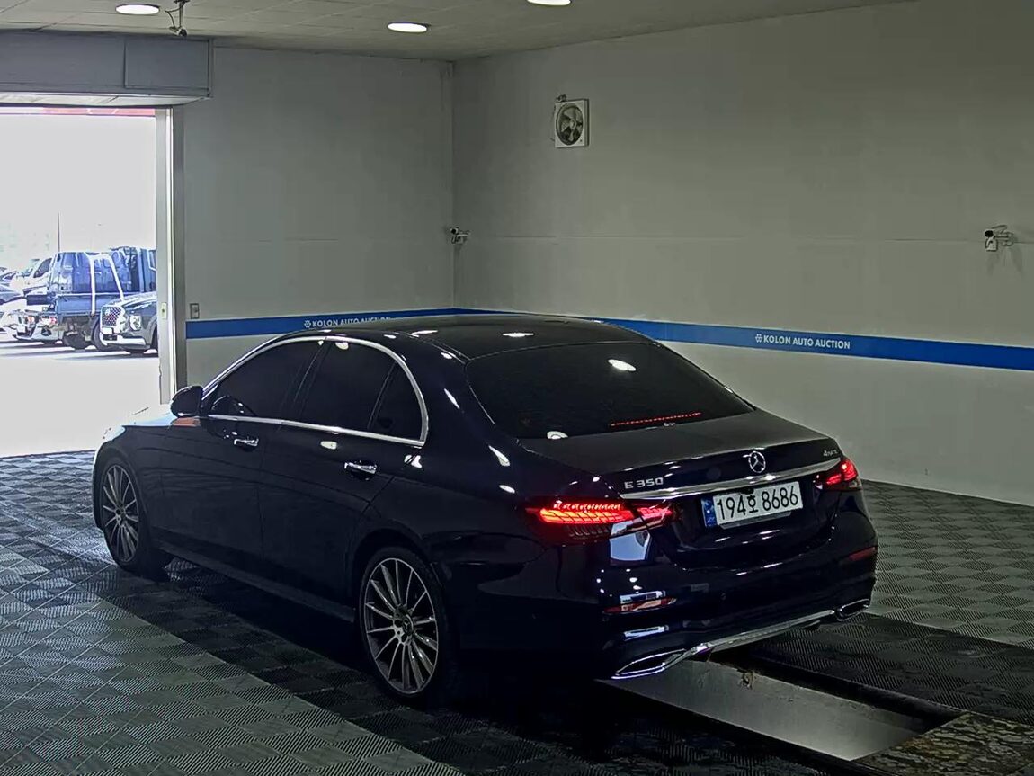 MERCEDES-BENZ E-CLASS (5TH GEN) E350 4MATIC AMG LINE 2022 - zdjęcie 6
