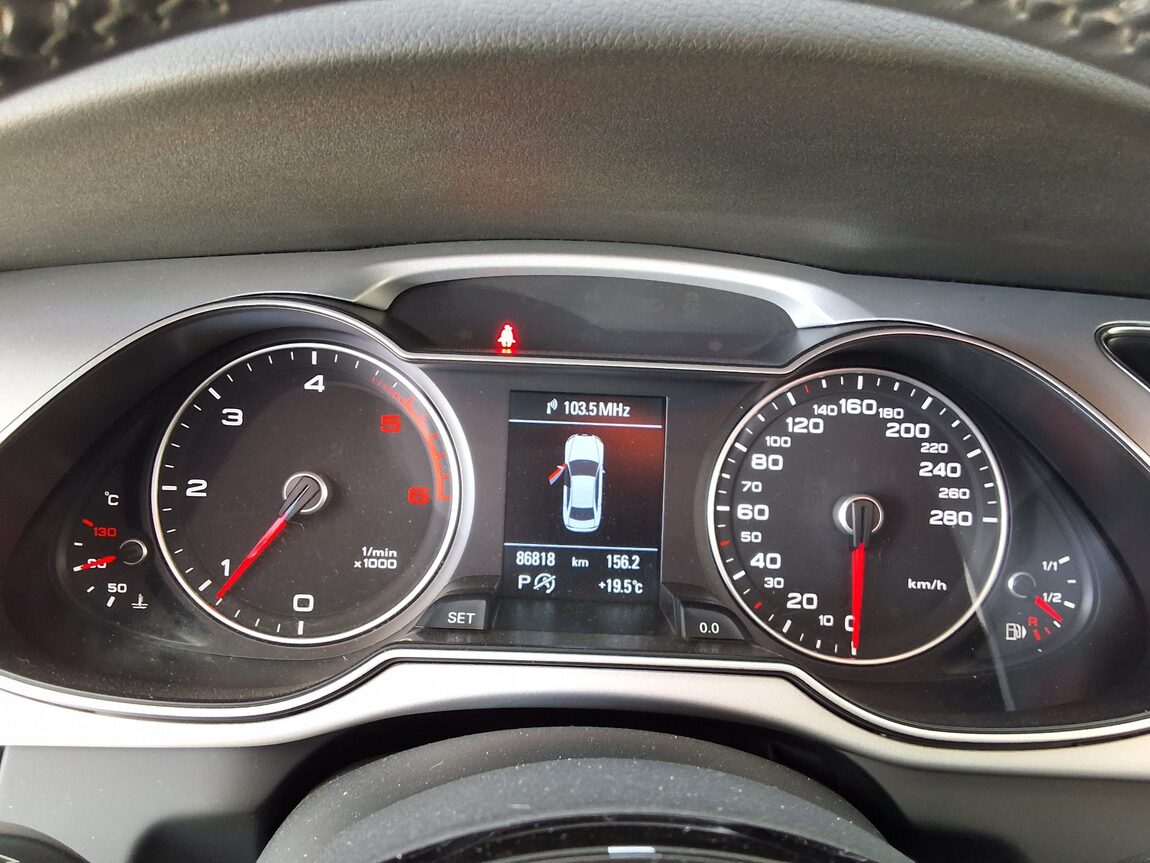 AUDI A4 (4TH GEN) 30 TDI DYNAMIC 2016 - zdjęcie 10