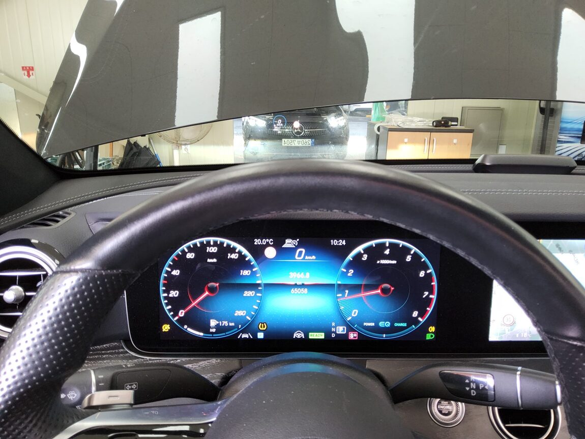 MERCEDES-BENZ E-CLASS (5TH GEN) E350 4MATIC AMG LINE 2022 - zdjęcie 9