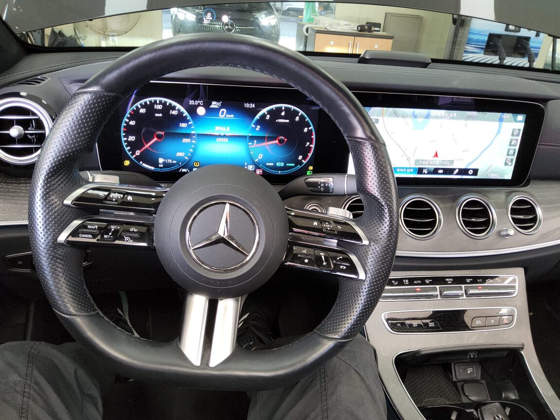 MERCEDES-BENZ E-CLASS (5TH GEN) E350 4MATIC AMG LINE 2022 - zdjęcie 17