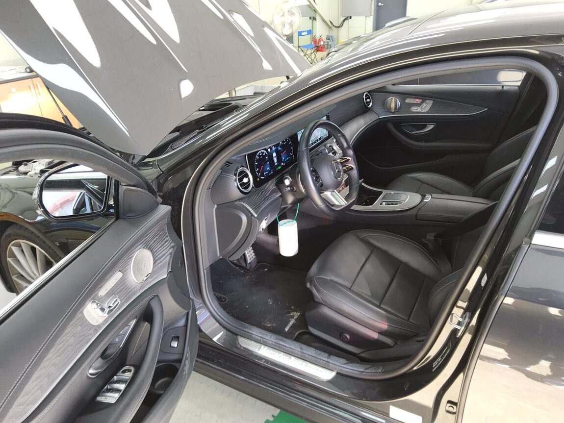 MERCEDES-BENZ E-CLASS (5TH GEN) E350 4MATIC AMG LINE 2022 - zdjęcie 10