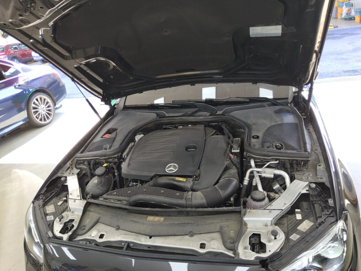 MERCEDES-BENZ E-CLASS (5TH GEN) E350 4MATIC AMG LINE 2022 - zdjęcie 21