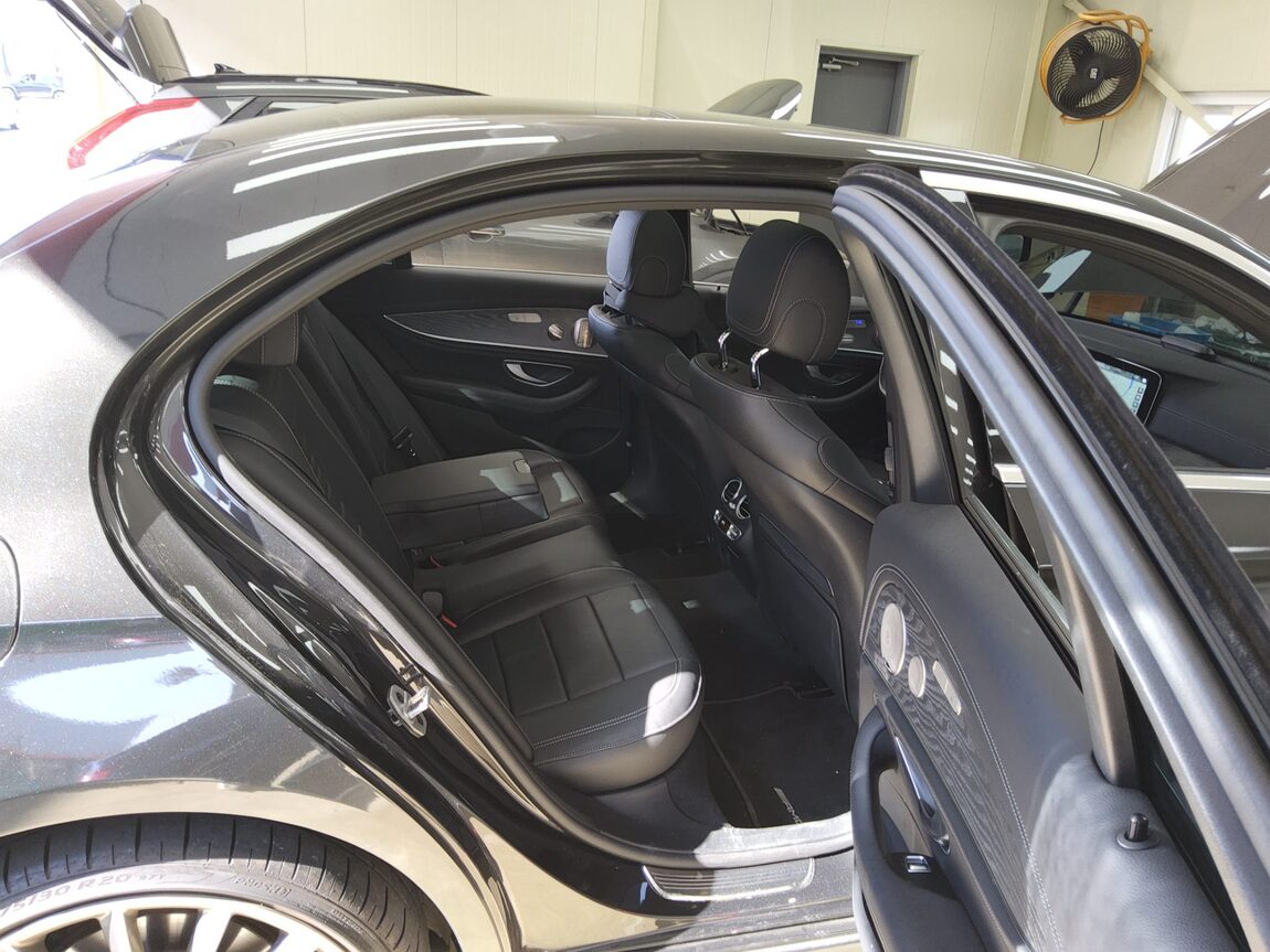 MERCEDES-BENZ E-CLASS (5TH GEN) E350 4MATIC AMG LINE 2022 - zdjęcie 13
