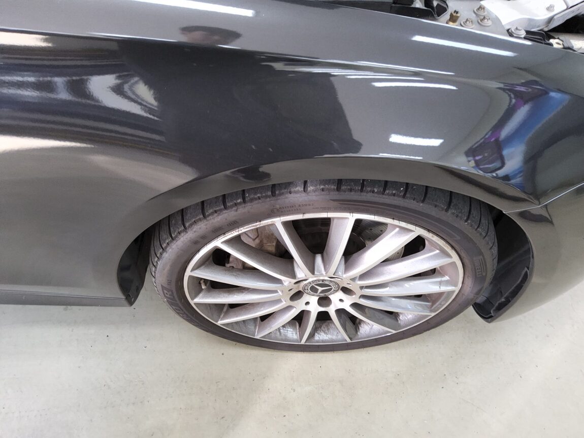 MERCEDES-BENZ E-CLASS (5TH GEN) E350 4MATIC AMG LINE 2022 - zdjęcie 25