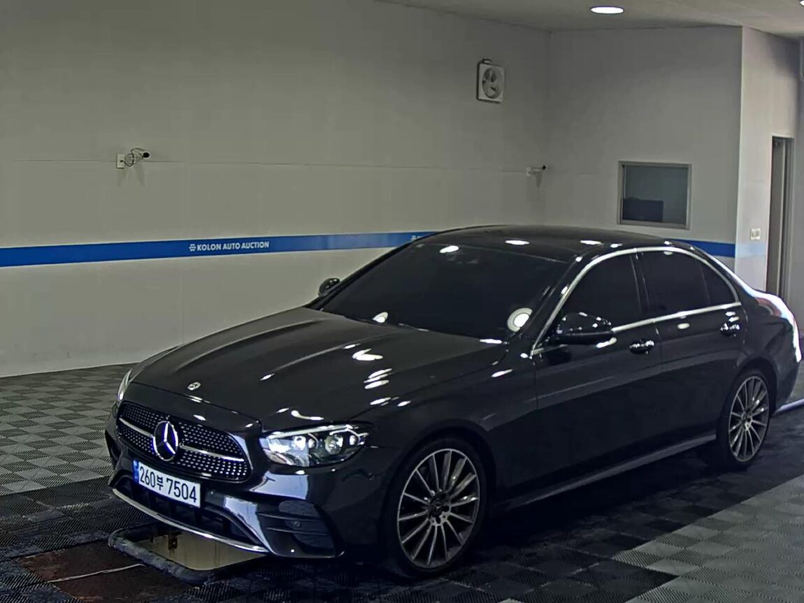MERCEDES-BENZ E-CLASS (5TH GEN) E350 4MATIC AMG LINE 2022 - zdjęcie 2