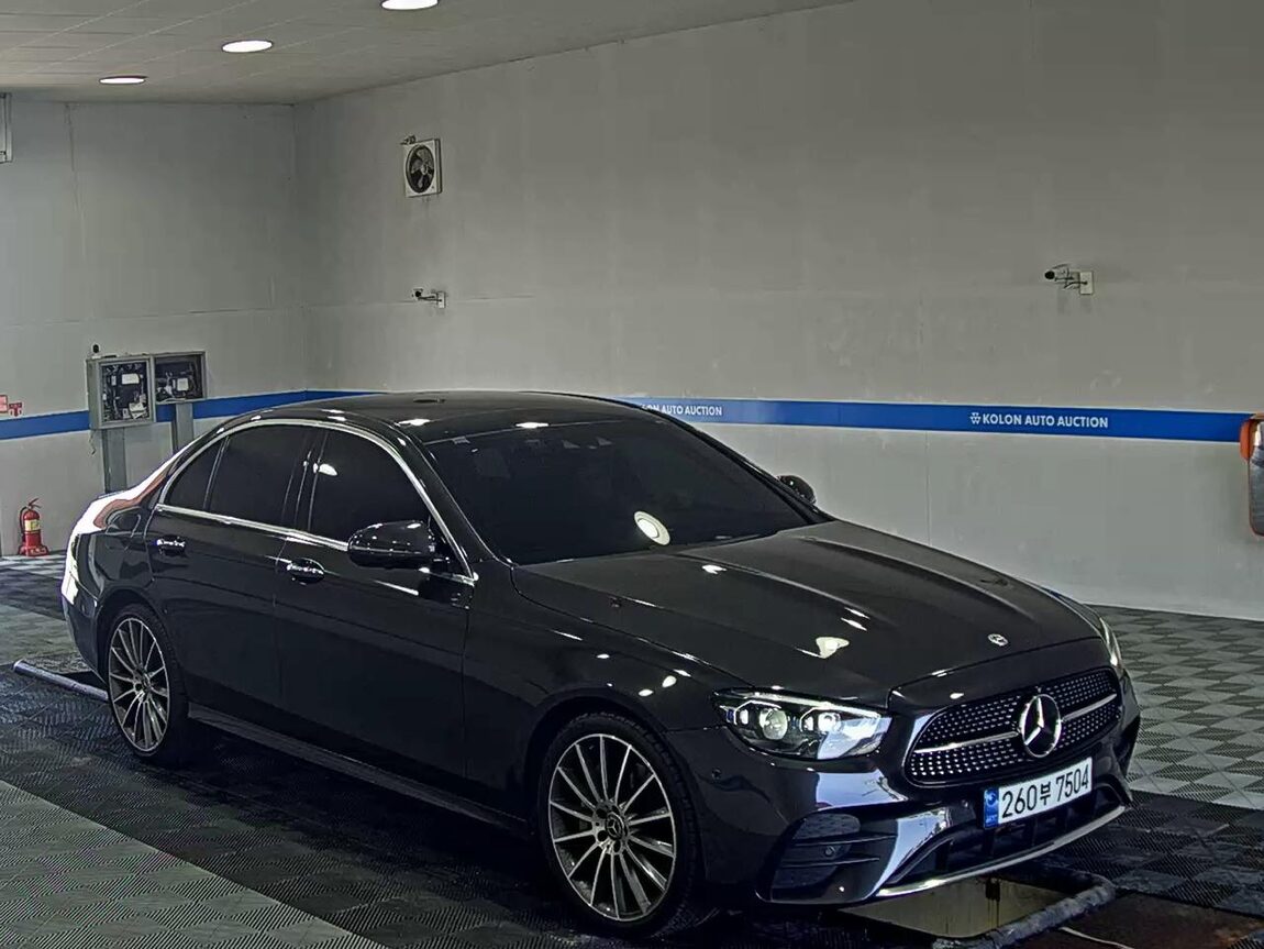 MERCEDES-BENZ E-CLASS (5TH GEN) E350 4MATIC AMG LINE 2022 - zdjęcie 3
