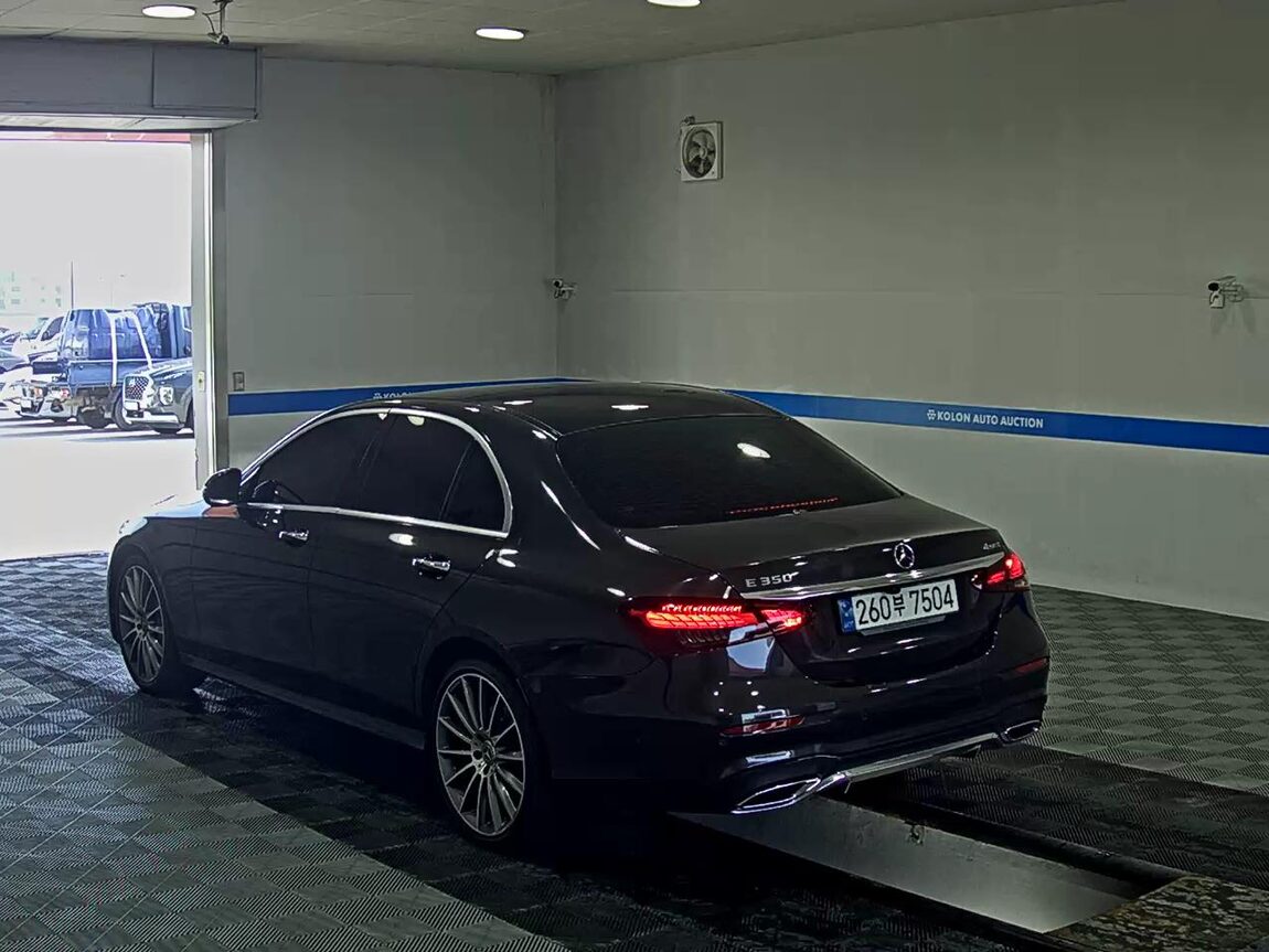 MERCEDES-BENZ E-CLASS (5TH GEN) E350 4MATIC AMG LINE 2022 - zdjęcie 6