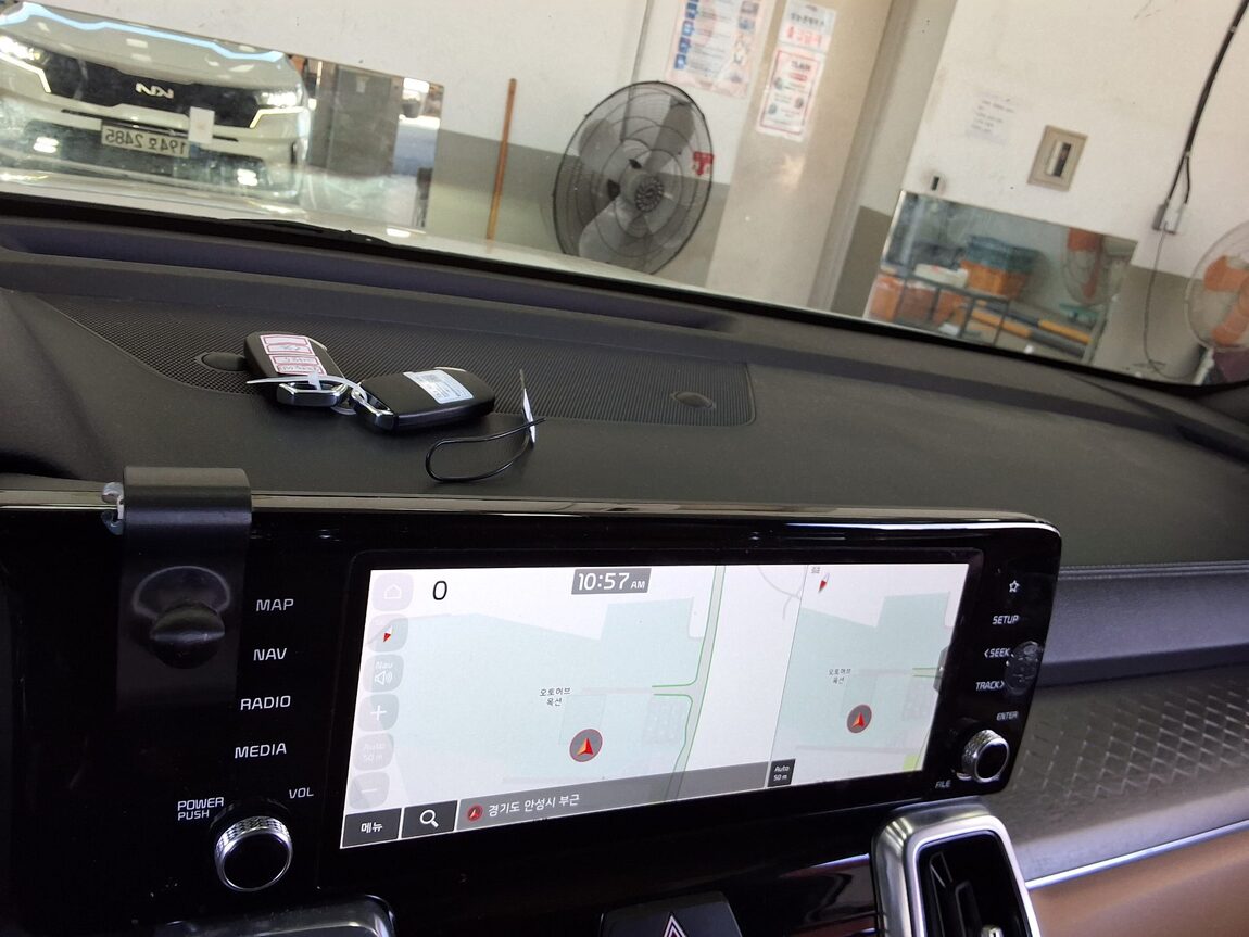 KIA NEW SORENTO HYBRID (MQ4) 1.6 HEV 2WD NOBLESSE 2023 - zdjęcie 17