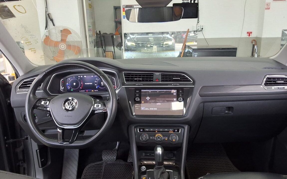 VOLKSWAGEN TIGUAN (2ND GEN) 2.0 TDI 4MOTION PRESTIGE 2020 - zdjęcie 11