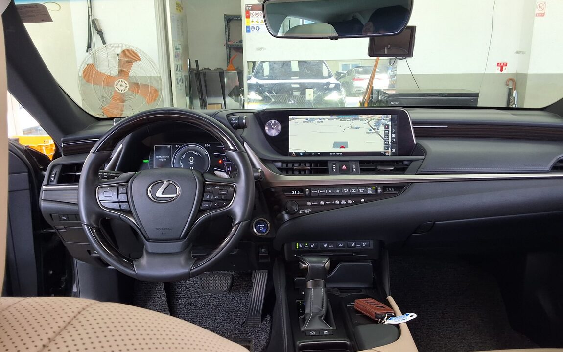 LEXUS ES (7TH GEN) 300h SUPREME 2019 - zdjęcie 11