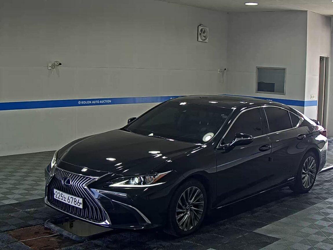 LEXUS ES (7TH GEN) 300h SUPREME 2019 - zdjęcie 2