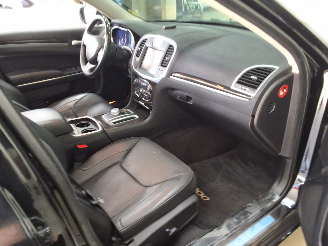 CHRYSLER 300C (2ND GEN) 3.6 2016 - zdjęcie 15