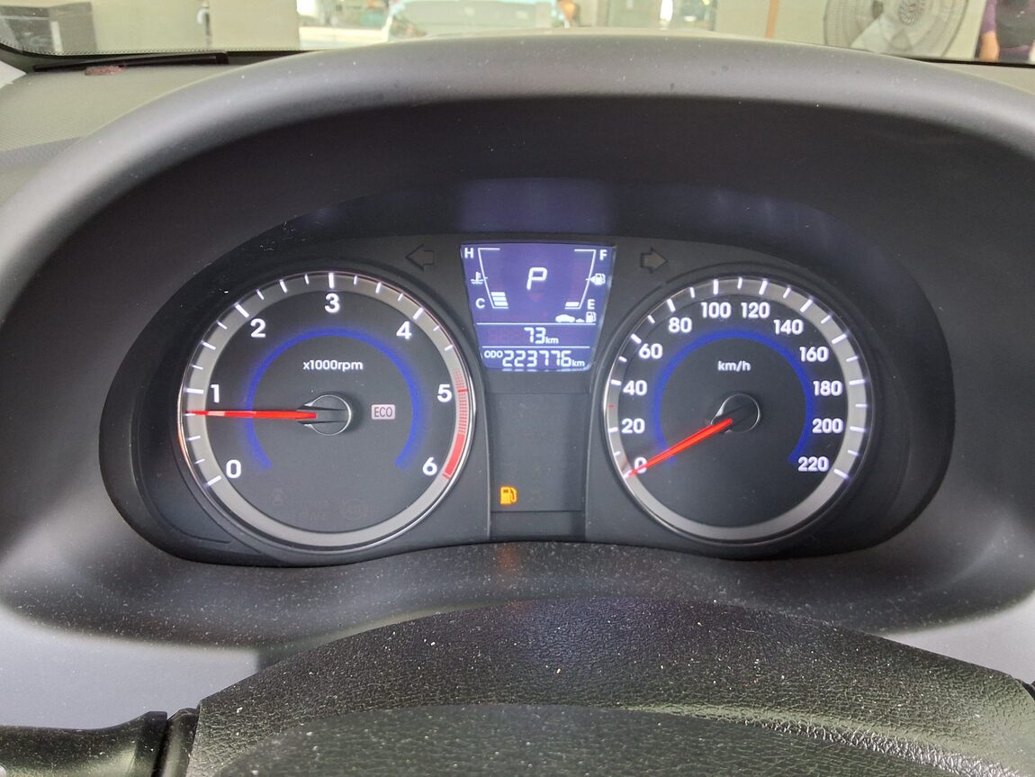 HYUNDAI NEW ACCENT WIT 1.6 VGT MODERN 2015 - zdjęcie 9