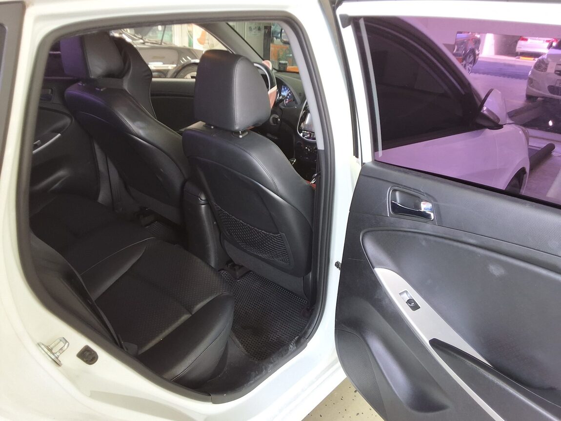 HYUNDAI NEW ACCENT WIT 1.6 VGT MODERN 2015 - zdjęcie 13