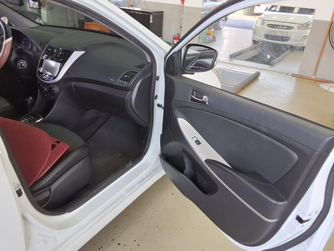 HYUNDAI NEW ACCENT WIT 1.6 VGT MODERN 2015 - zdjęcie 14