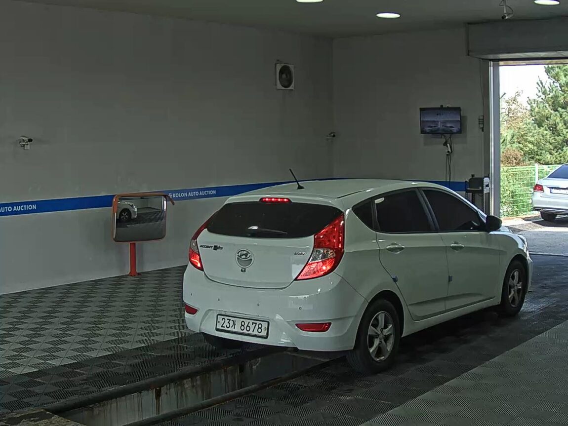 HYUNDAI NEW ACCENT WIT 1.6 VGT MODERN 2015 - zdjęcie 5
