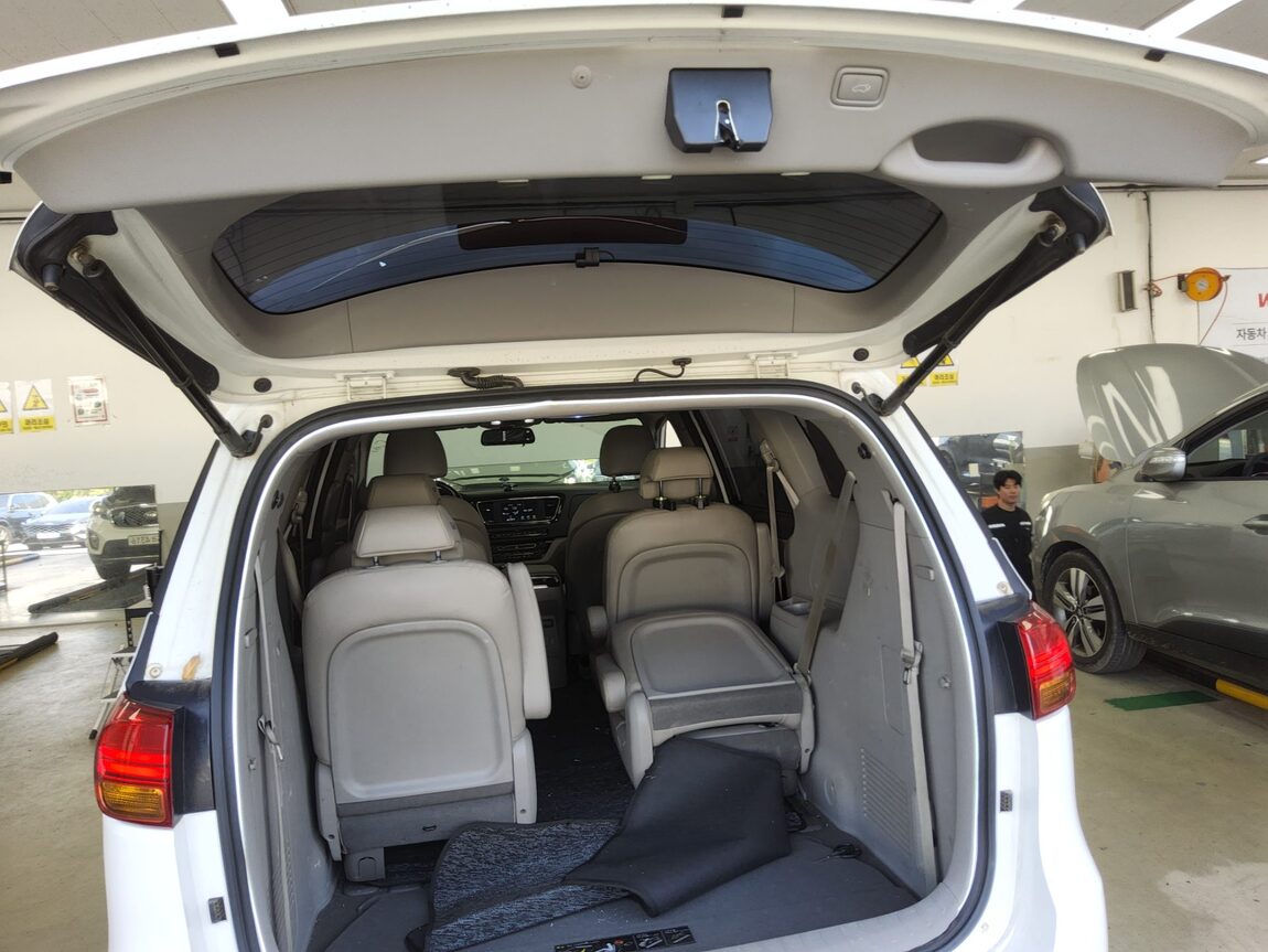 KIA ALL NEW CARNIVAL 9-SEATER DIESEL PRESTIGE 2017 - zdjęcie 15