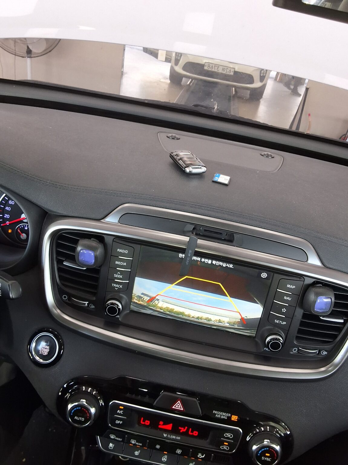 KIA THE NEW SORENTO DIESEL R2.0 2WD NOBLESSE 2019 - zdjęcie 17