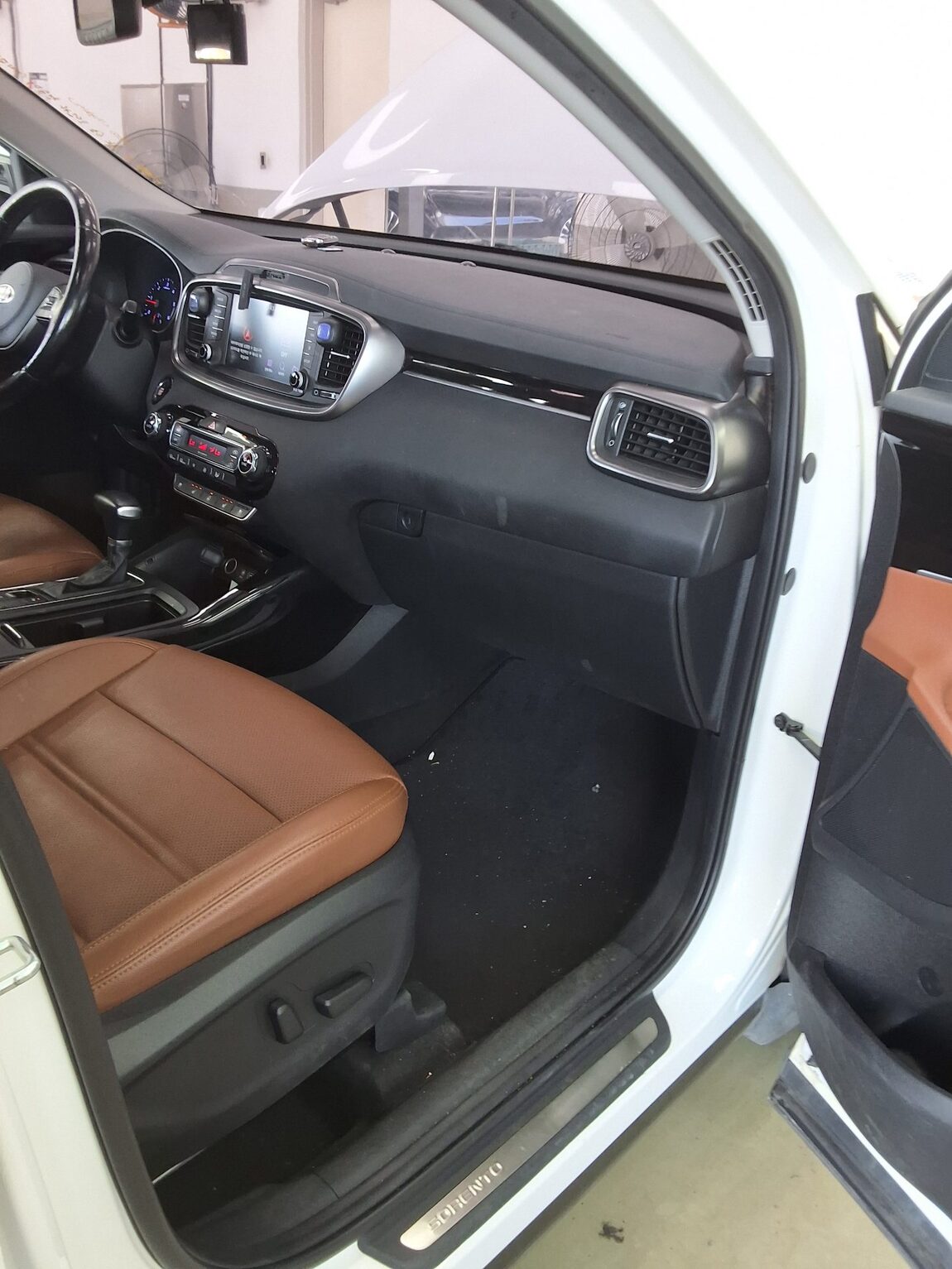 KIA THE NEW SORENTO DIESEL R2.0 2WD NOBLESSE 2019 - zdjęcie 14